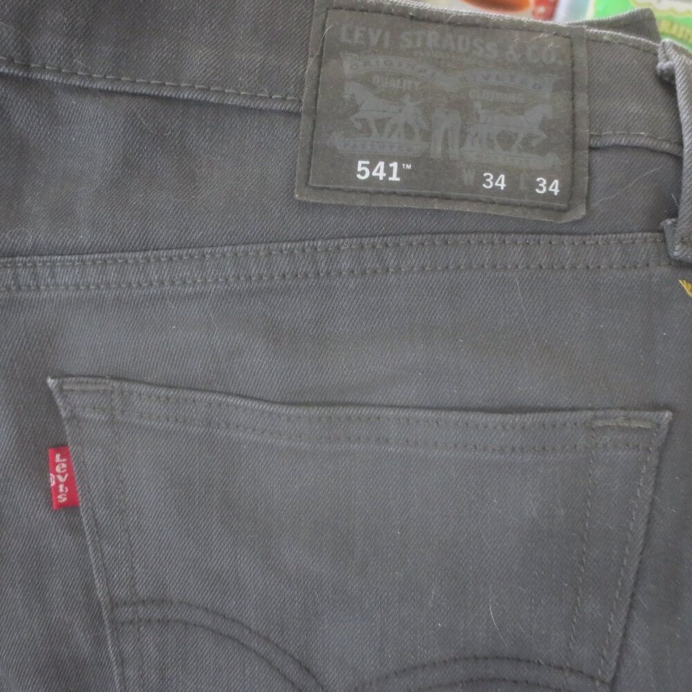 Brand New Levi's 541 Gray Denim Boot Cut Straight Legs Jeans - Size 34 x 34.